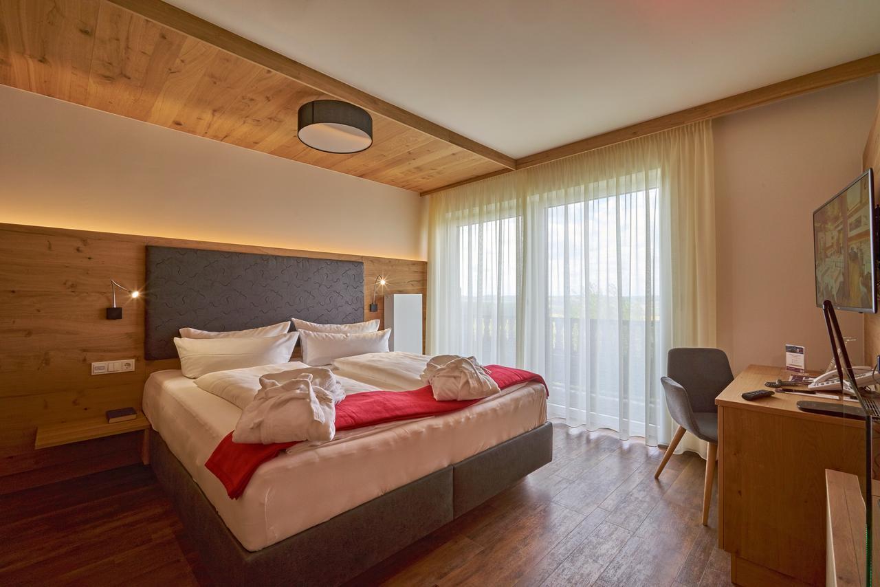 Wellnesshotel Zum Koch Ortenburg ภายนอก รูปภาพ