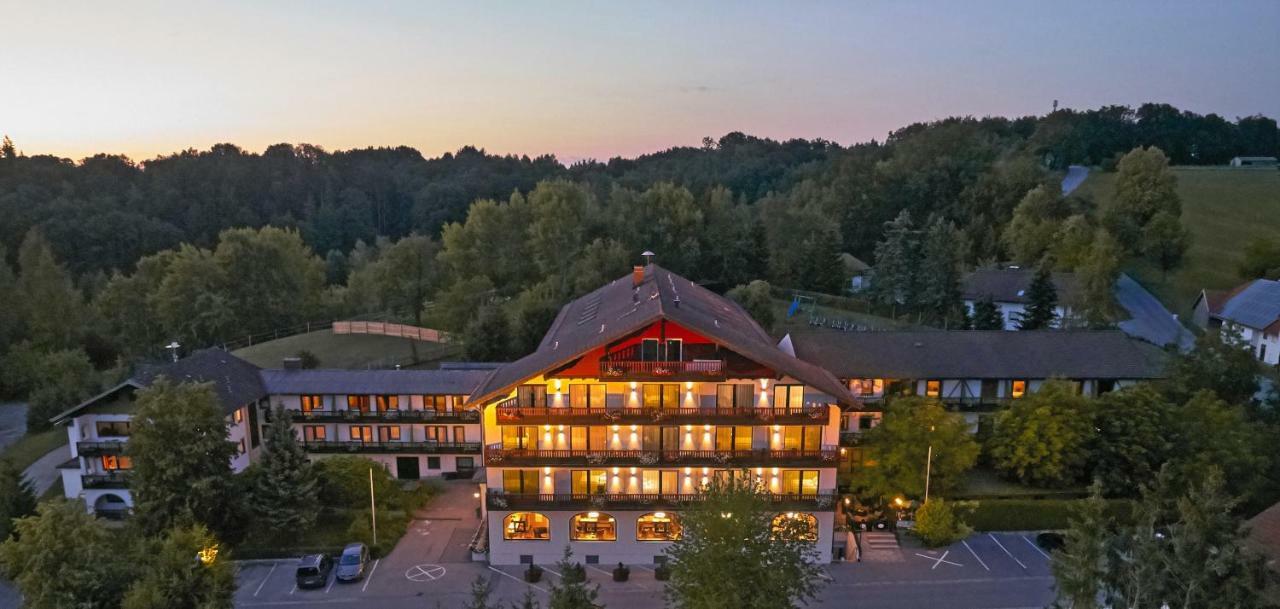 Wellnesshotel Zum Koch Ortenburg ภายนอก รูปภาพ